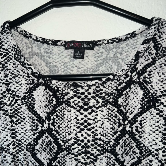 Long Sleeve Open Back - Picture 2 of 3